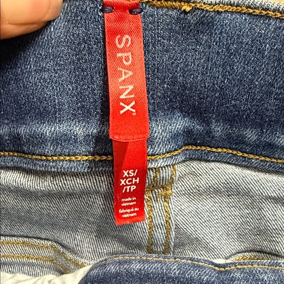 SPANX Size XS Flare & Wide Leg Jeans in Classic Blue high rise - Picture 2 of 10
